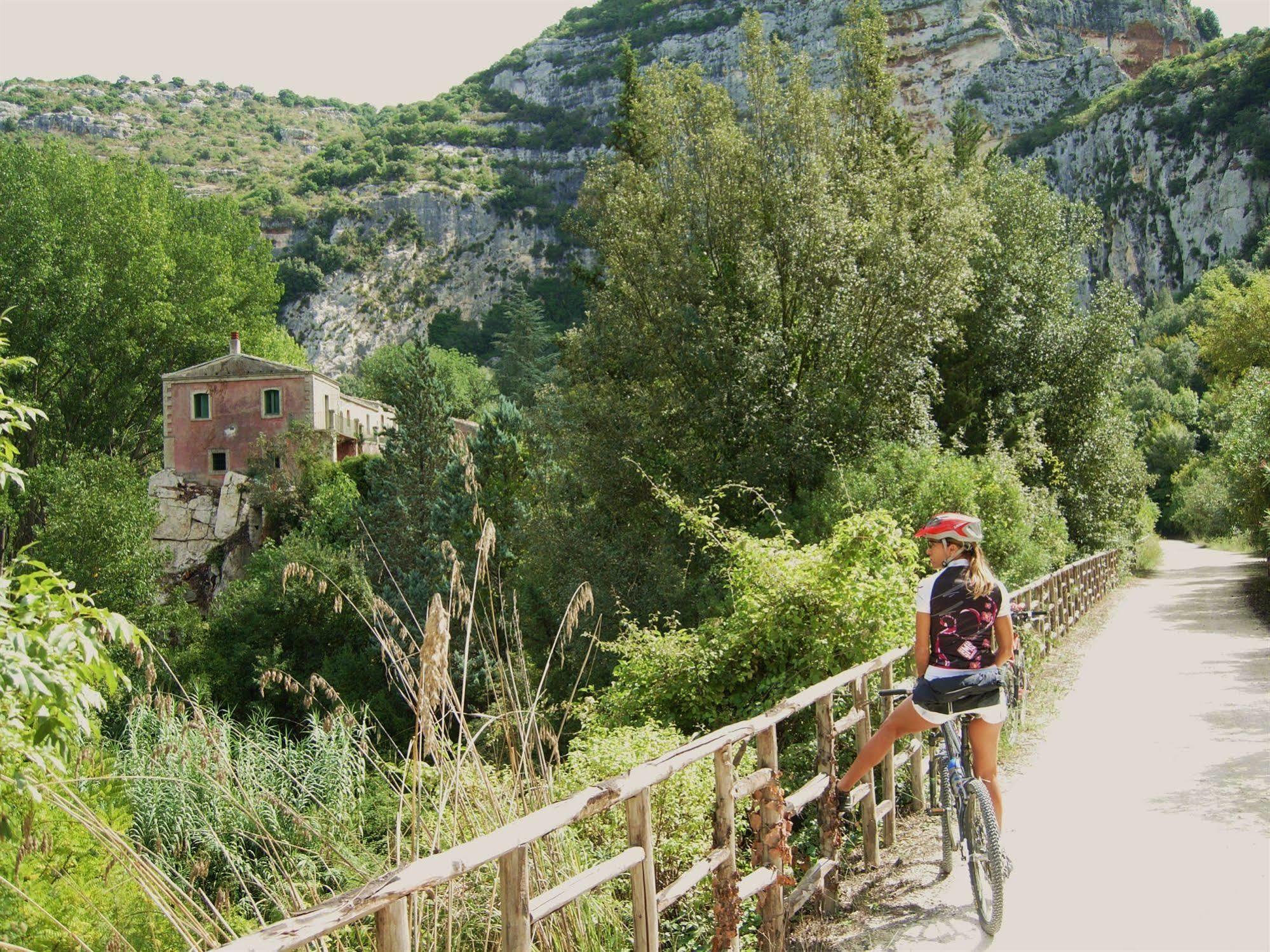 Parco Della Rocca Hotel Punta Braccetto Luaran gambar