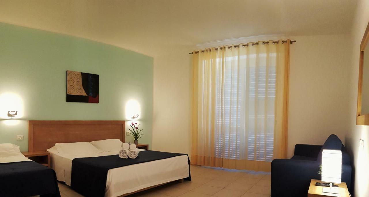 Parco Della Rocca Hotel Punta Braccetto Luaran gambar